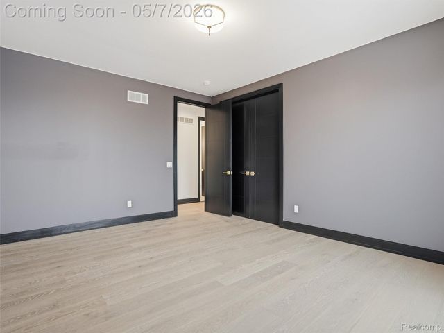 41215 Belvidere Street, Harrison Charter Township, MI 48045