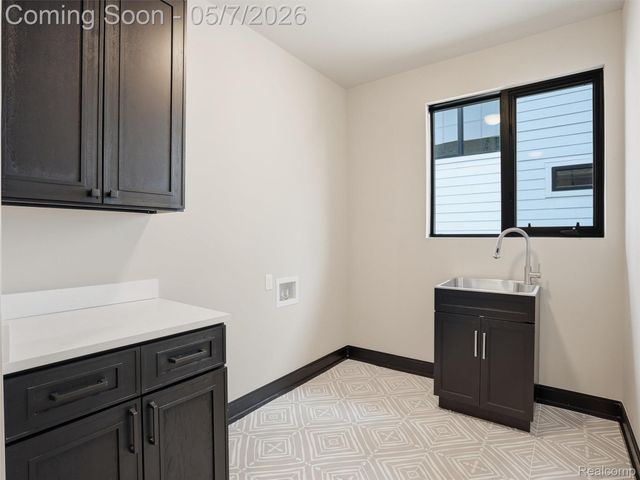 41215 Belvidere Street, Harrison Charter Township, MI 48045