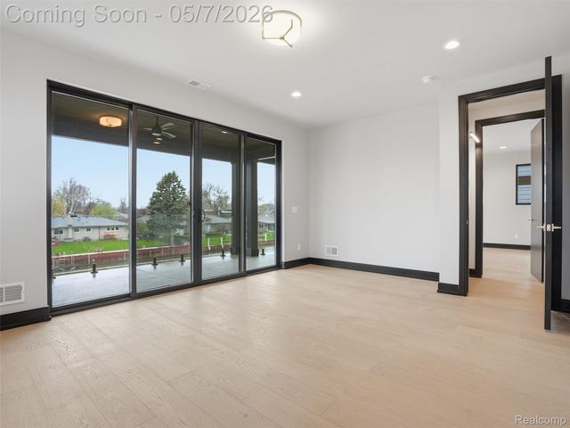 41215 Belvidere Street, Harrison Charter Township, MI 48045
