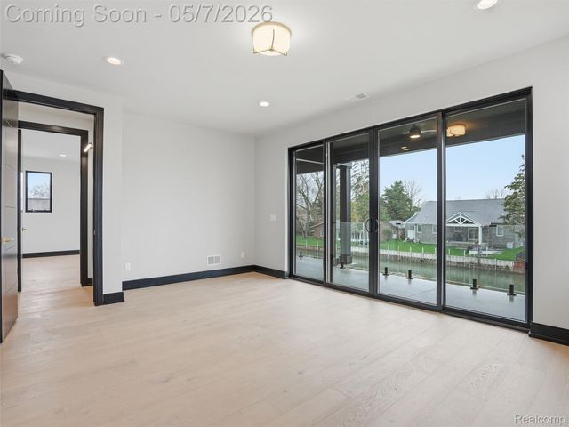 41215 Belvidere Street, Harrison Charter Township, MI 48045