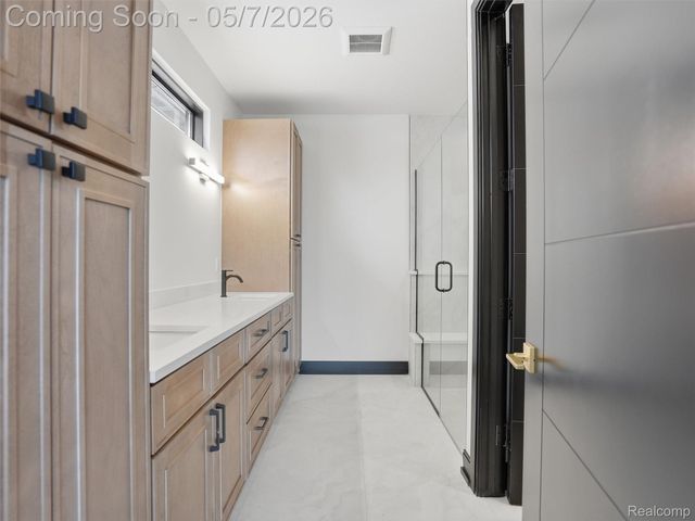 41215 Belvidere Street, Harrison Charter Township, MI 48045
