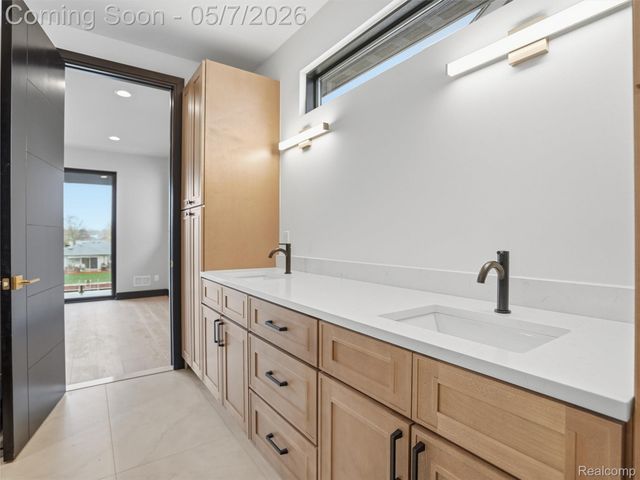 41215 Belvidere Street, Harrison Charter Township, MI 48045