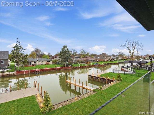 41215 Belvidere Street, Harrison Charter Township, MI 48045