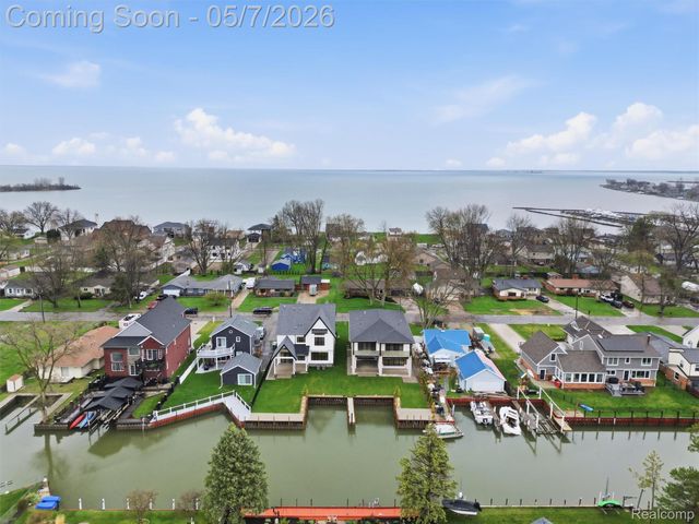 41215 Belvidere Street, Harrison Charter Township, MI 48045