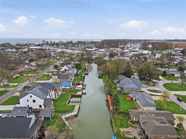41215 Belvidere Street, Harrison Charter Township, MI 48045