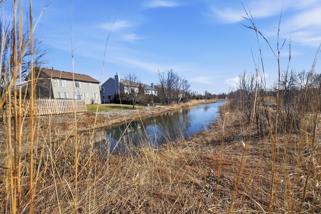 1341 S Meadow Lane, Round Lake, IL 60073