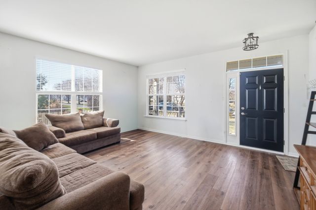 1341 S Meadow Lane, Round Lake, IL 60073