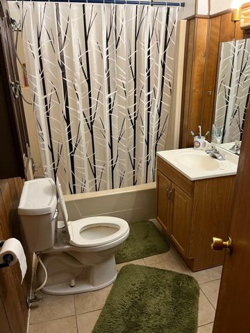 203 S 6th St, Highlands, TX 77562