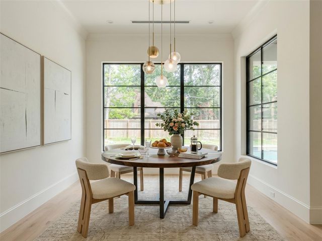 10722 Old Coach Lane, Hunters Creek Village, TX 77024