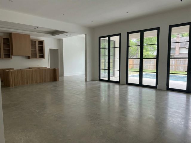 10722 Old Coach Lane, Hunters Creek Village, TX 77024