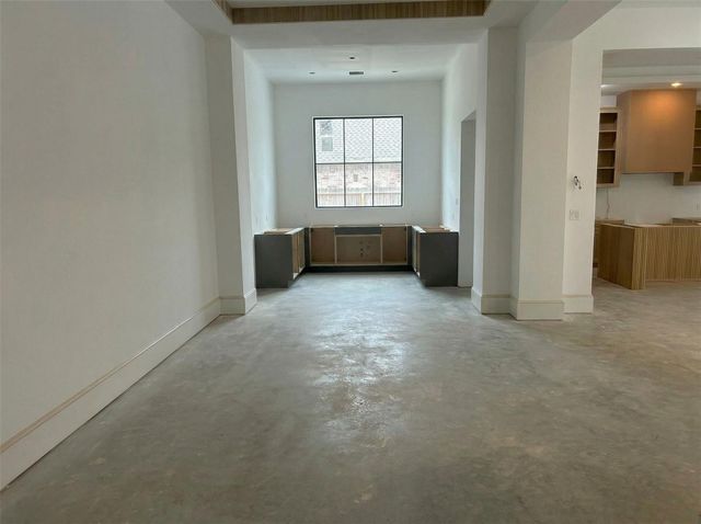 10722 Old Coach Lane, Hunters Creek Village, TX 77024