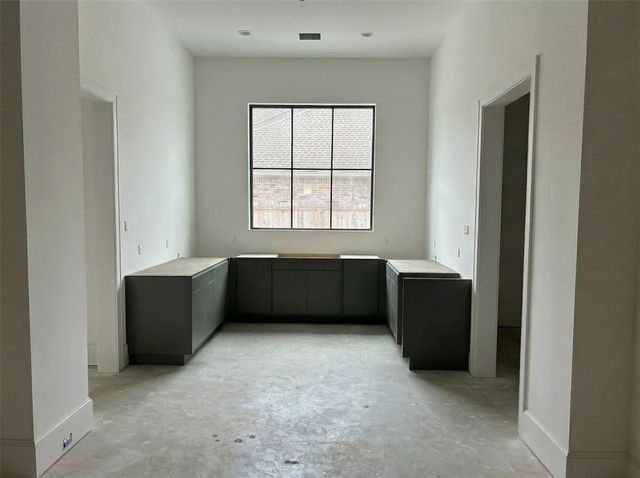 10722 Old Coach Lane, Hunters Creek Village, TX 77024