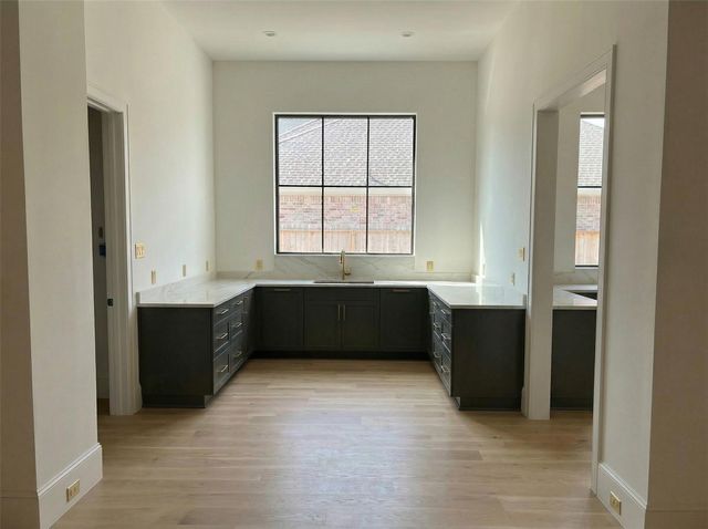 10722 Old Coach Lane, Hunters Creek Village, TX 77024