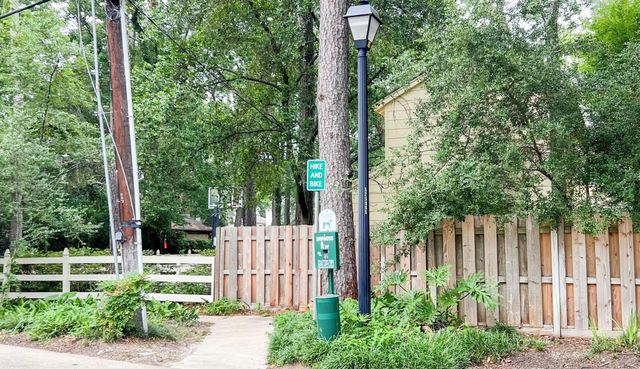 10722 Old Coach Lane, Hunters Creek Village, TX 77024