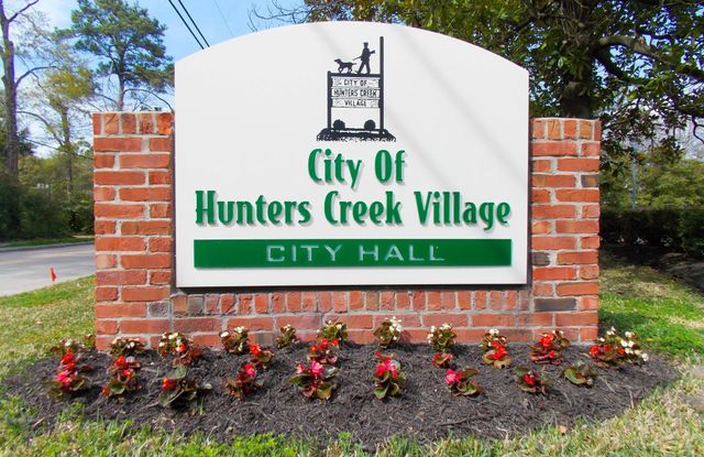 10722 Old Coach Lane, Hunters Creek Village, TX 77024