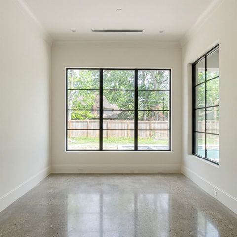 10722 Old Coach Lane, Hunters Creek Village, TX 77024