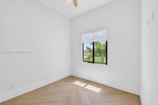 2014 SW 8th PL, Cape Coral, FL 33991