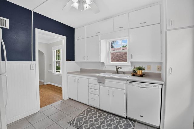 115 Carolina Avenue, Waterloo, IA 50701