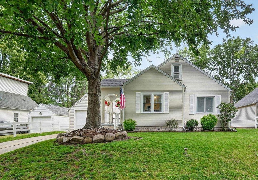115 Carolina Avenue, Waterloo, IA 50701
