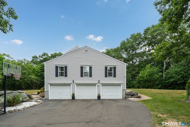 20 Airline Road, Clinton, CT 06413