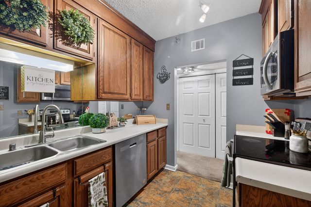 355 S Broadway Unit 202, Lexington, KY 40508