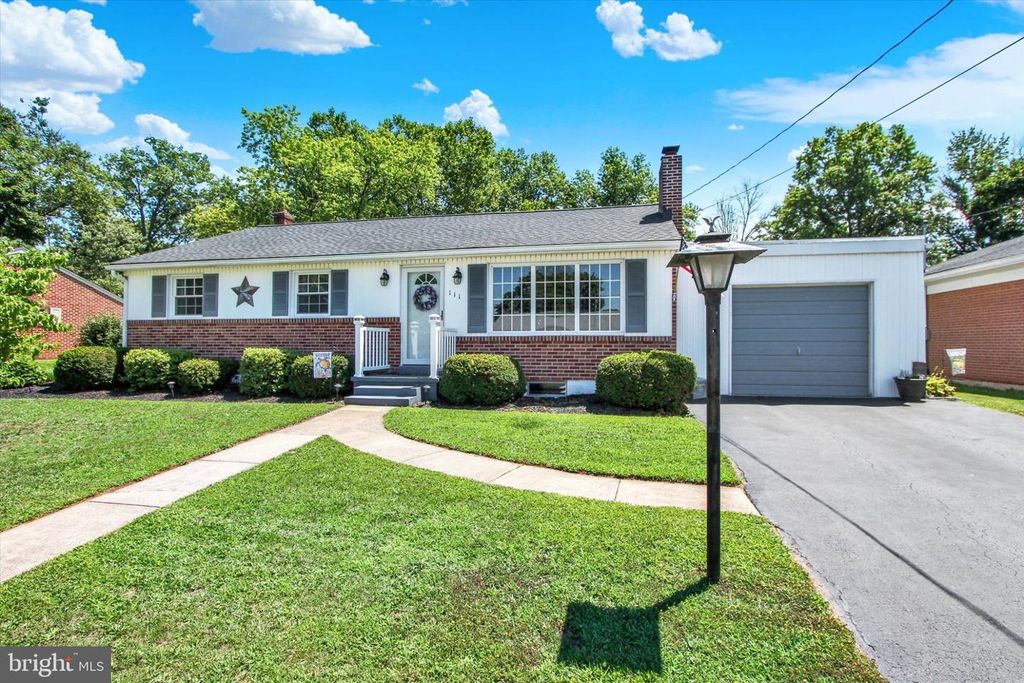 111 N 6TH ST, Mount Wolf, PA 17347