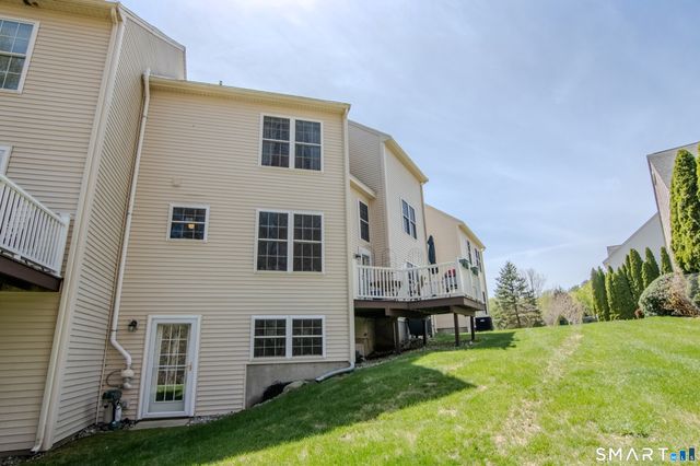 80 Perry Street 205, Putnam, CT 06260