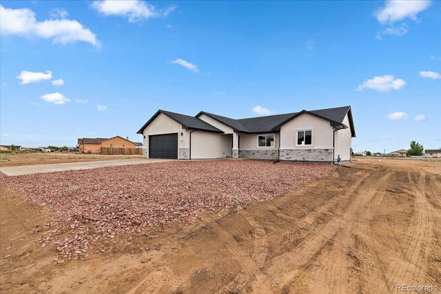 611 E Fredonia Drive, Pueblo West, CO 81007