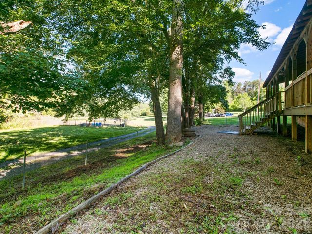 35 Cedar Farm Road, Asheville, NC 28803