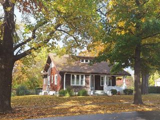 2119 Lovers Lane, St Joseph, MO 64505