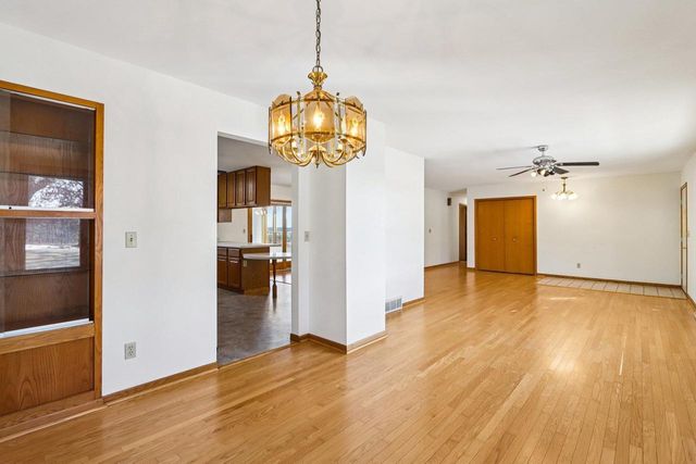 1070 Hageman Road, Belleville, WI 53508