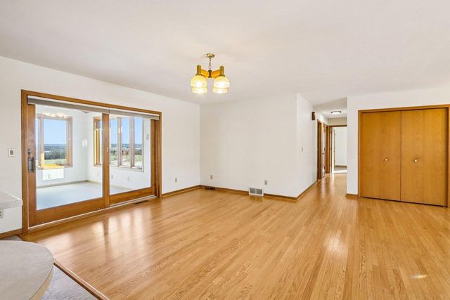 1070 Hageman Road, Belleville, WI 53508