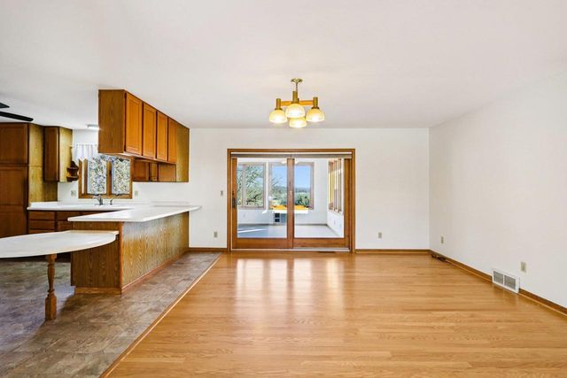 1070 Hageman Road, Belleville, WI 53508