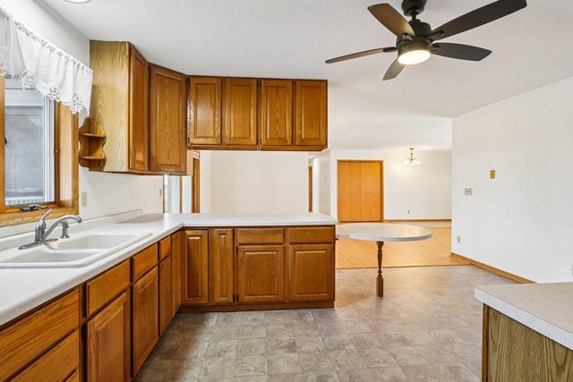 1070 Hageman Road, Belleville, WI 53508