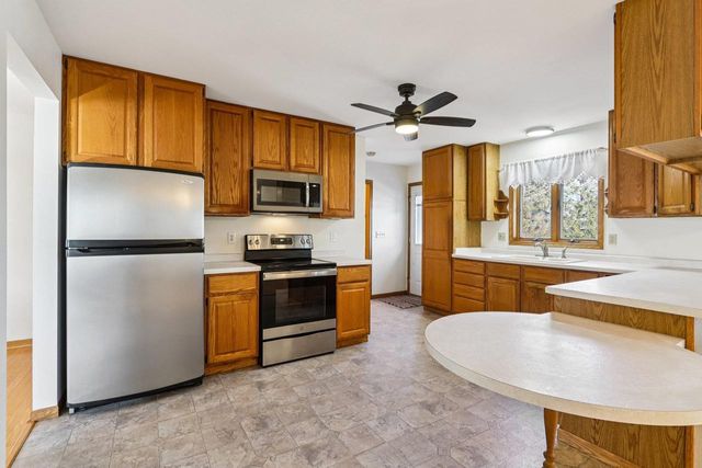 1070 Hageman Road, Belleville, WI 53508