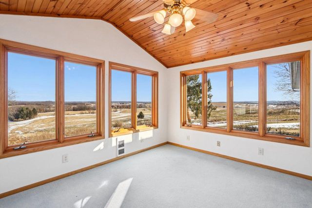 1070 Hageman Road, Belleville, WI 53508