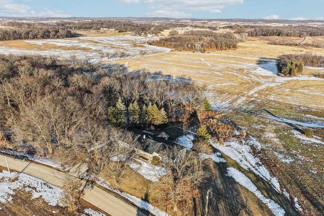 1070 Hageman Road, Belleville, WI 53508