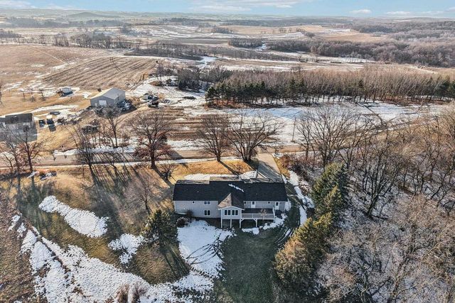 1070 Hageman Road, Belleville, WI 53508