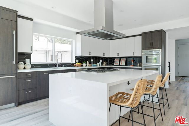 2512 Berkeley Avenue, Los Angeles, CA 90026