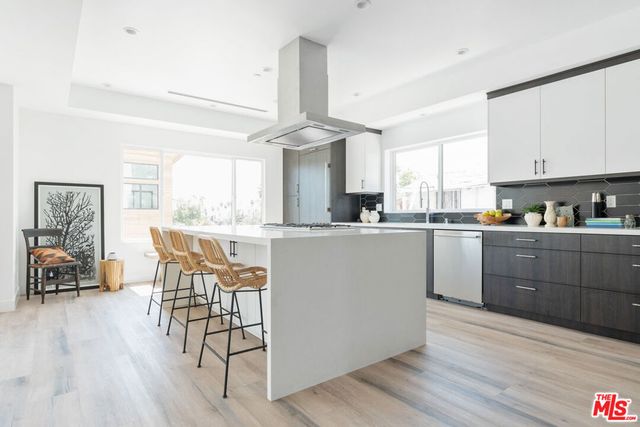 2512 Berkeley Avenue, Los Angeles, CA 90026