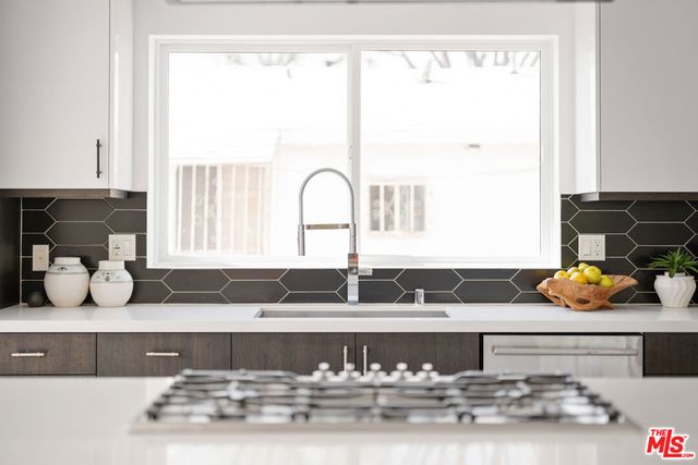 2512 Berkeley Avenue, Los Angeles, CA 90026