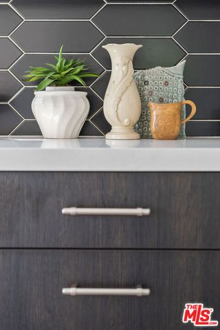 2512 Berkeley Avenue, Los Angeles, CA 90026