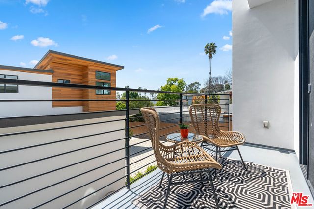 2512 Berkeley Avenue, Los Angeles, CA 90026