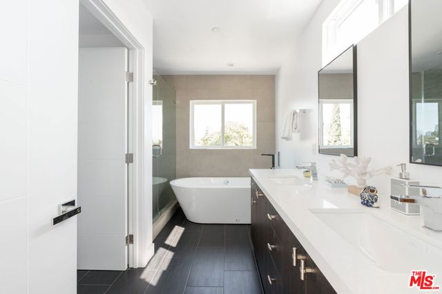 2512 Berkeley Avenue, Los Angeles, CA 90026