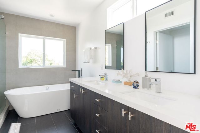 2512 Berkeley Avenue, Los Angeles, CA 90026