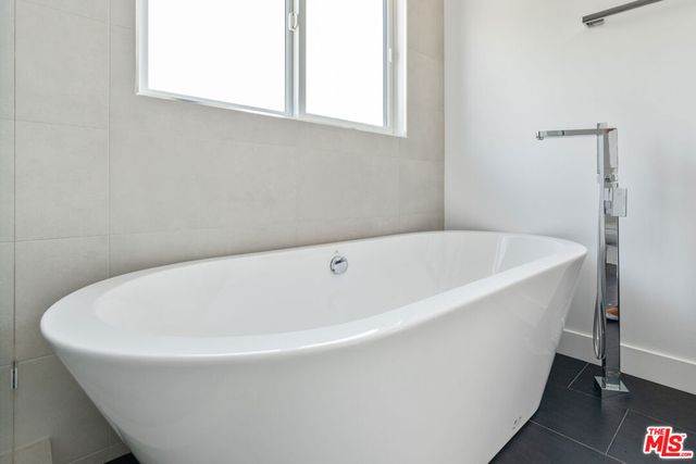 2512 Berkeley Avenue, Los Angeles, CA 90026