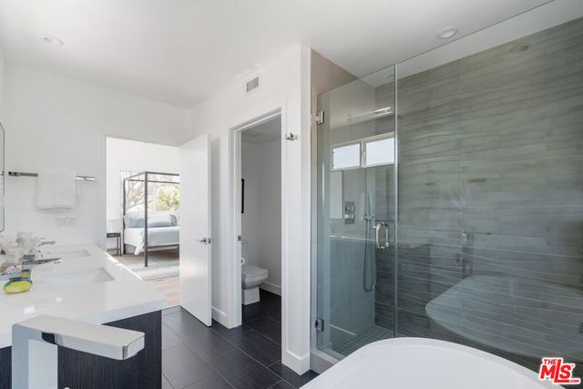 2512 Berkeley Avenue, Los Angeles, CA 90026