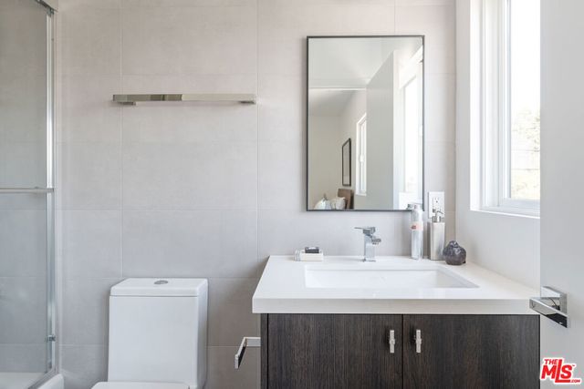 2512 Berkeley Avenue, Los Angeles, CA 90026