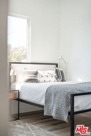 2512 Berkeley Avenue, Los Angeles, CA 90026