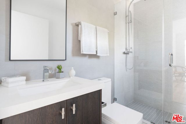 2512 Berkeley Avenue, Los Angeles, CA 90026